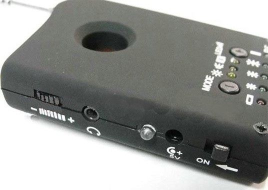 Обнаружитель скрытых видеокамер с индикатором поля \"LD-RF